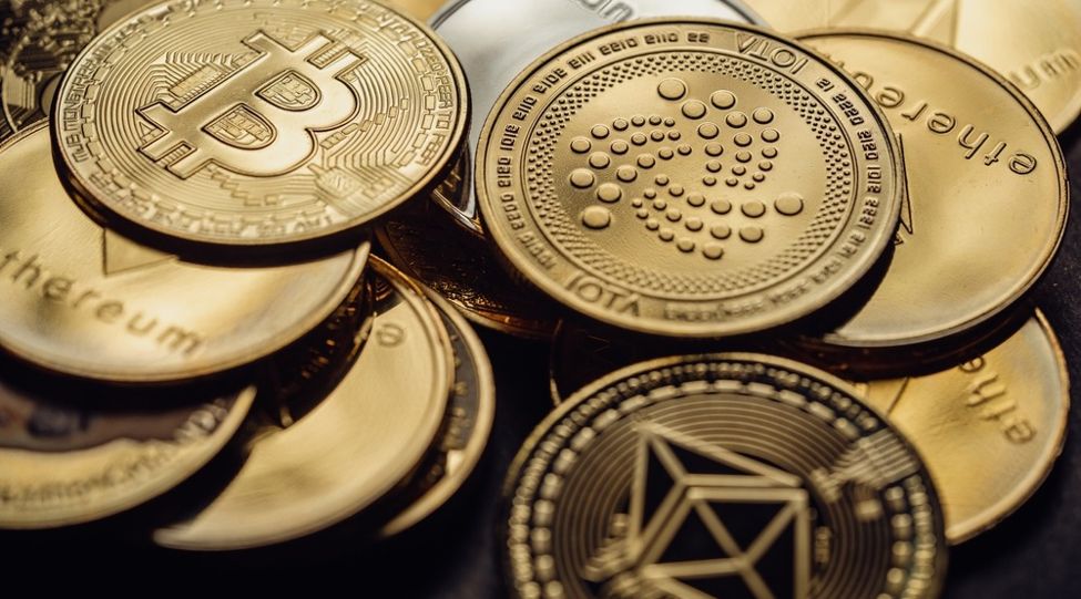 Close up shot of a golden Bitcoin, Cardano and Ethereum in a stack, among other tokens_id_c61b7a75-c476-4632-a4e5-f8529a95301a_size975.jpg